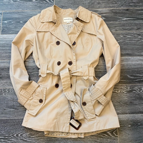 Banana Republic Jackets & Blazers - Women’s Banana Republic Tan Lined Trench Coat MD
